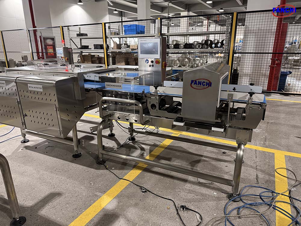 Combination Metal Detector and Checkweigher for Packaged Bakery Snacks
